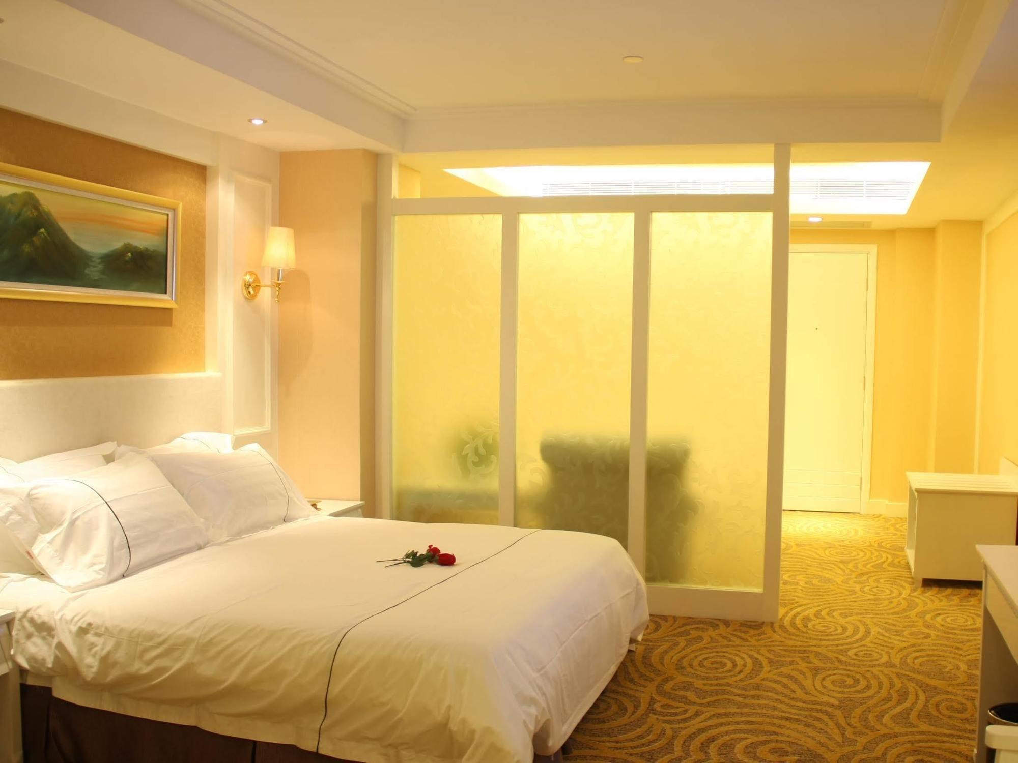 Huizhou Jinhuayue International Hotel Exterior photo